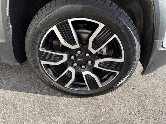 Used 2021 GMC Acadia SLE w/ Driver Convenience Package FWD image 5