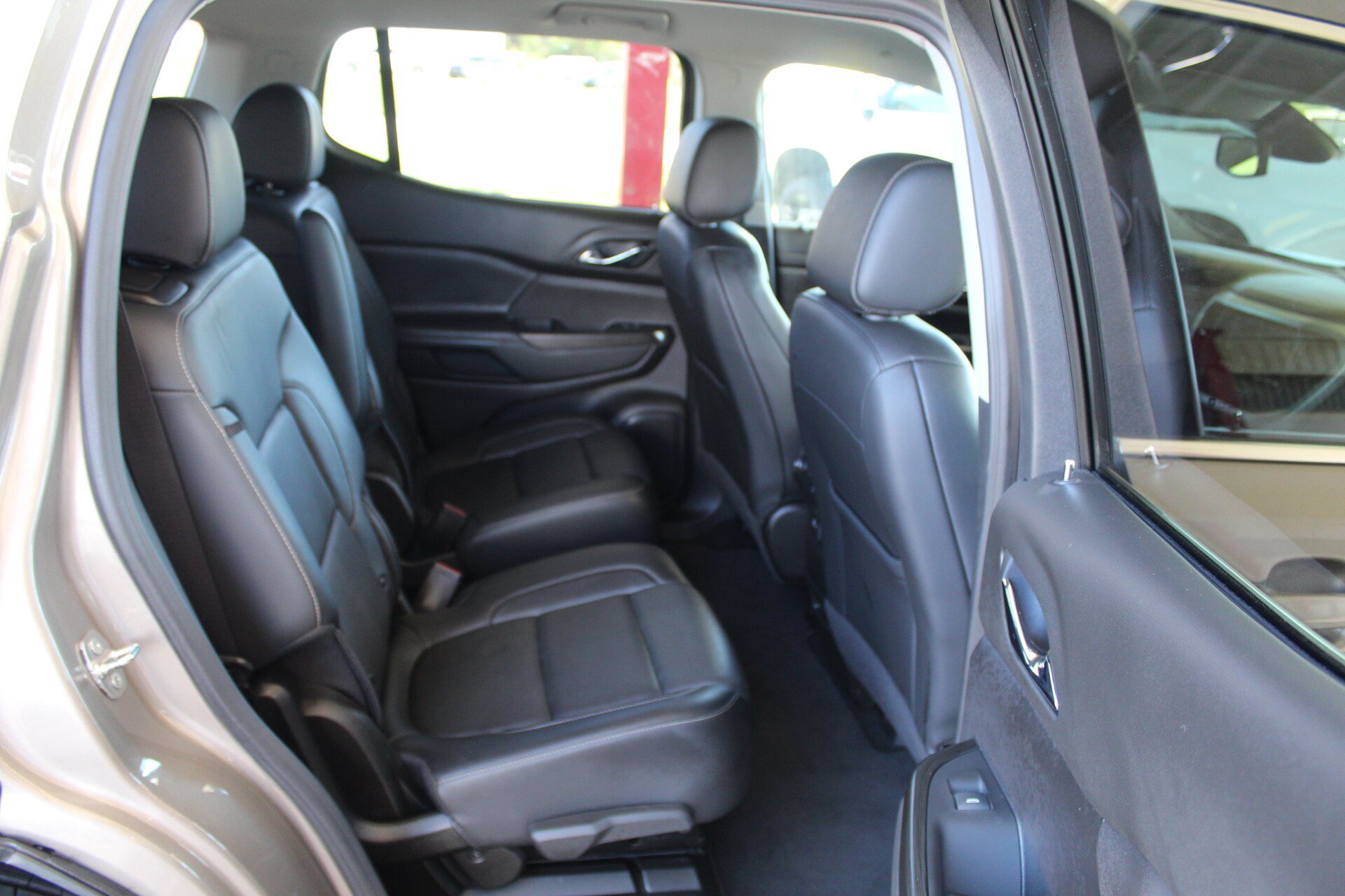 Used 2023 GMC Acadia SLT FWD image 19