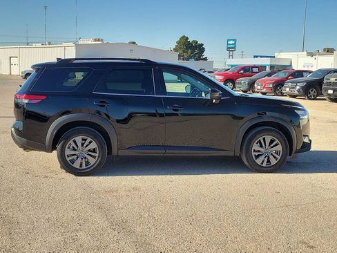 Used 2025 Nissan Pathfinder SV FWD image 9