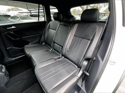 Used 2022 Volkswagen Tiguan SE R-Line image 21