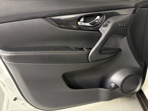 Used 2017 Nissan Rogue SL w/ SL Premium Package image 14