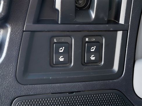 Used 2017 Toyota Sequoia Platinum image 13