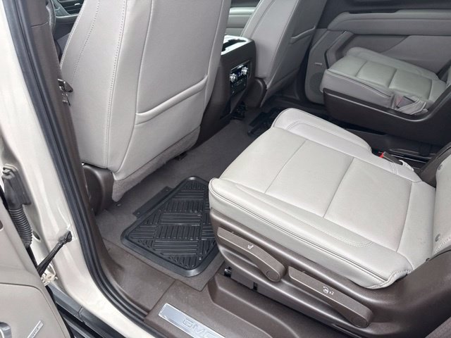Used 2022 GMC Yukon SLT w/ SLT Luxury Package AWD/4WD image 14