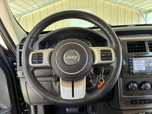 Used 2011 Jeep Liberty Limited Jet AWD/4WD image 16
