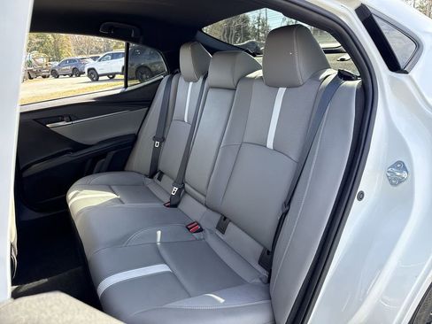 Used 2025 Toyota Camry SE w/ Convenience Package image 19