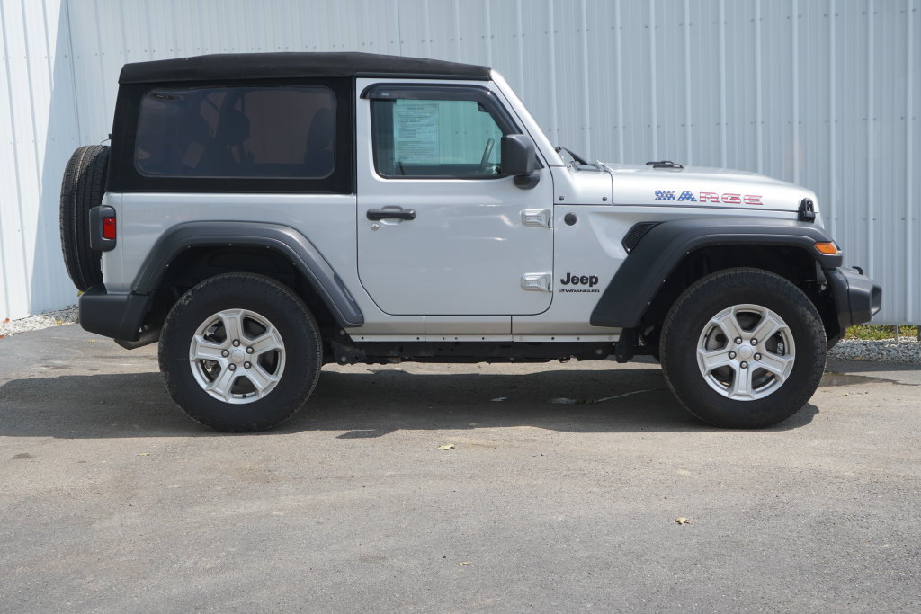 Used 2024 Jeep Wrangler Sport AWD/4WD image 2