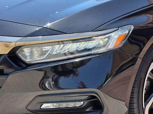 Used 2018 Honda Accord Sport image 6