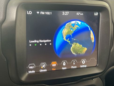Used 2022 Jeep Renegade Latitude AWD/4WD image 13