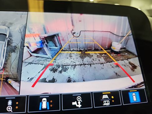 Used 2022 Chevrolet Equinox Premier FWD image 23