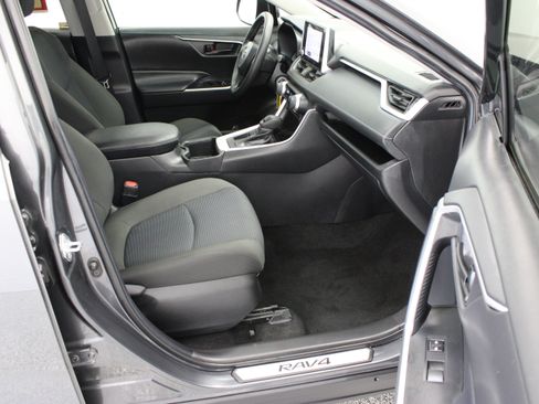 Used 2024 Toyota RAV4 LE FWD image 31