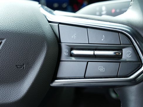 Used 2025 Chevrolet Suburban Z71 image 28