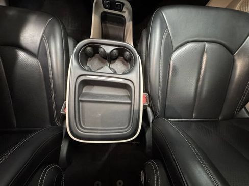 Used 2021 Chrysler Voyager Lxi FWD image 14