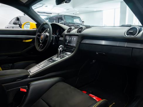 Used 2022 Porsche 718 Cayman GT4 image 22