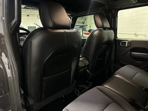 Used 2021 Jeep Gladiator Sport image 13