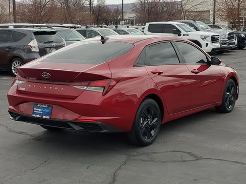 Used 2023 Hyundai Elantra SEL image 3