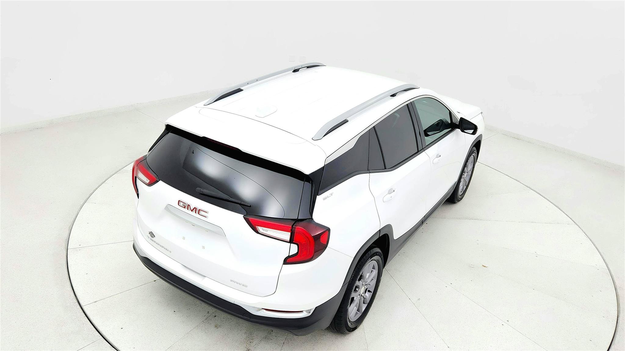 Used 2024 GMC Terrain SLT AWD/4WD image 17