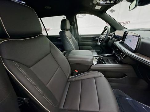 New 2026 Chevrolet Suburban Premier image 32