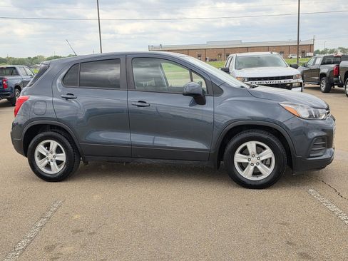 Used 2021 Chevrolet Trax LS w/ Tint and Cruise Package image 4