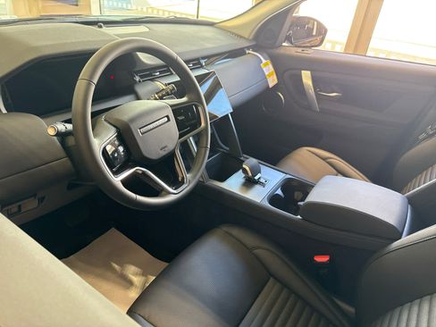 Used 2025 Land Rover Discovery Sport S image 7