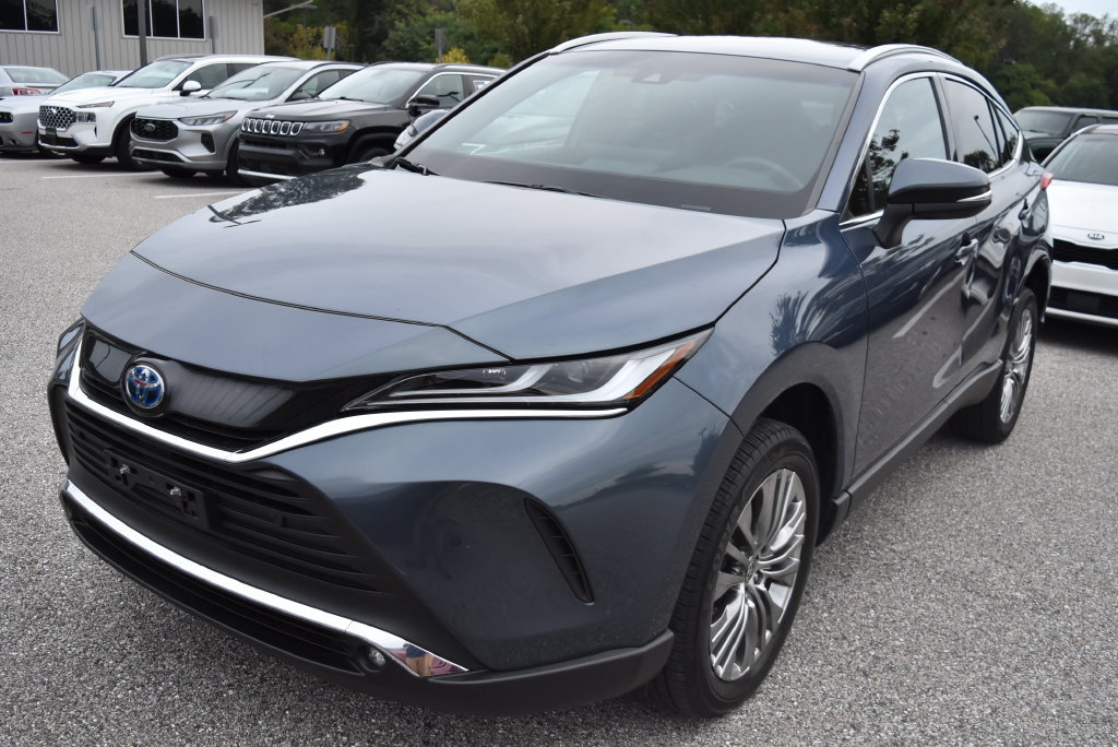 Used 2024 Toyota Venza XLE AWD/4WD image 5