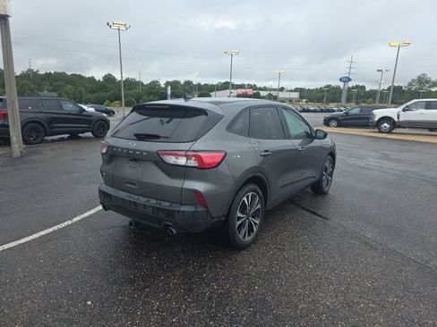 Used 2022 Ford Escape SE w/ SE Sport Appearance Package FWD image 3