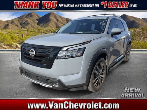 Used 2024 Nissan Pathfinder Platinum w/ Lighting Package (N93) AWD/4WD image 1