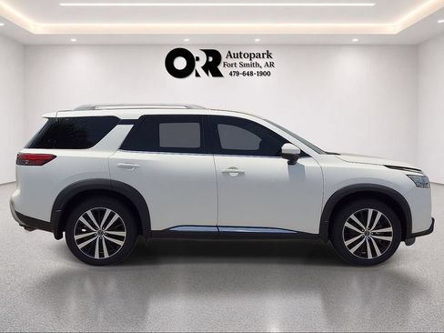 Used 2024 Nissan Pathfinder Platinum w/ Cargo Package FWD image 6