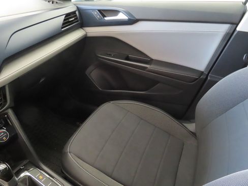 Used 2024 Volkswagen Taos SE w/ Panoramic Sunroof Package AWD/4WD image 20