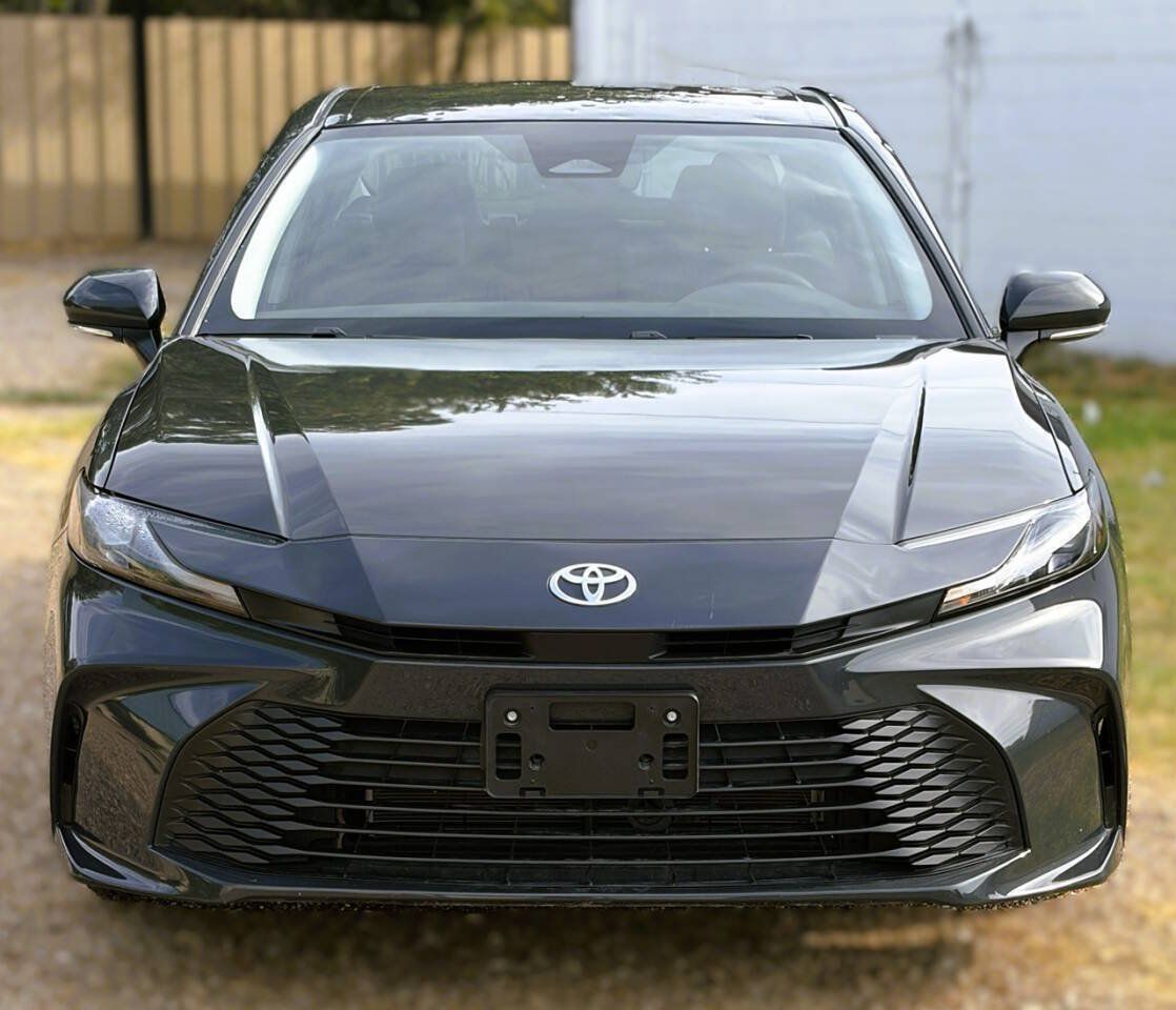 Used 2025 Toyota Camry LE w/ Convenience Package FWD image 4