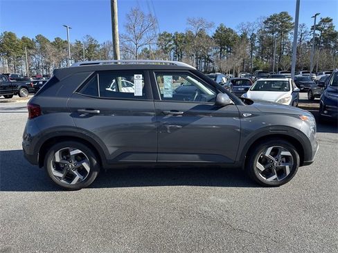 Certified 2025 Hyundai Venue SEL image 8