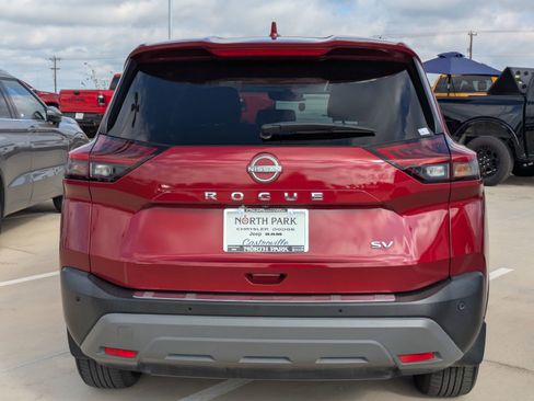 Used 2023 Nissan Rogue SV image 4