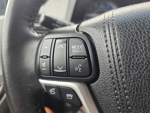 Used 2017 Toyota Sienna XLE w/ XLE Navigation Package FWD image 33