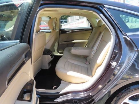 Used 2013 Ford Fusion SE FWD image 12