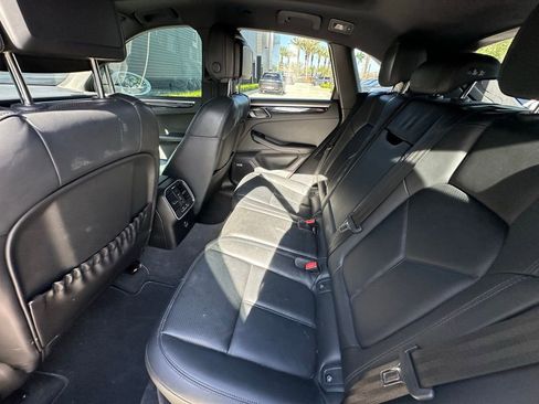 Certified 2023 Porsche Macan AWD/4WD image 36