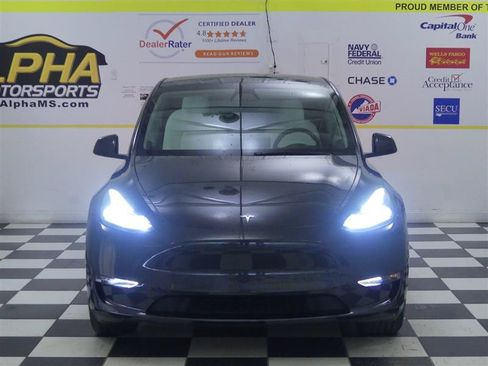 Used 2024 Tesla Model Y Long Range AWD/4WD image 2