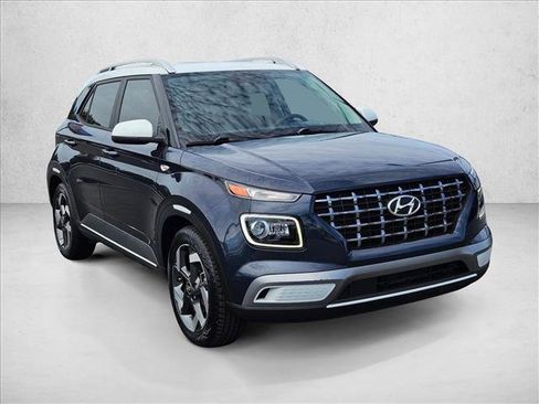 Used 2023 Hyundai Venue Limited w/ Cargo Package FWD image 3