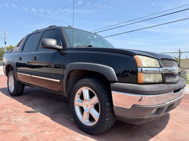 Used 2005 Chevrolet Avalanche Z71 w/ Preferred Equipment Group AWD/4WD image 2