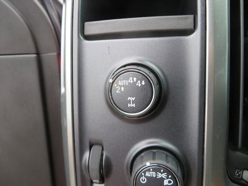 Used 2018 Chevrolet Silverado 1500 LT image 23