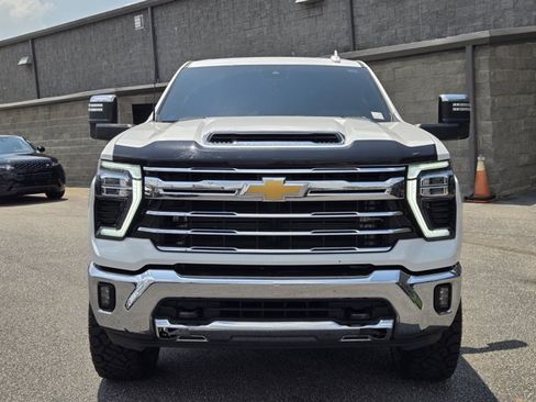 Used 2024 Chevrolet Silverado 2500 LTZ AWD/4WD image 3
