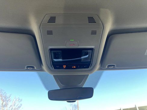 Used 2025 Volkswagen Atlas SE image 27