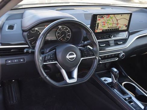 Used 2023 Nissan Altima 2.5 SR w/ SR Premium Package image 16