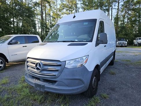 Used 2022 Mercedes-Benz Sprinter 2500 image 2