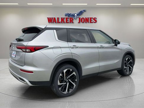 Used 2024 Mitsubishi Outlander SE AWD/4WD image 15