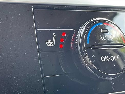 Used 2025 Nissan Pathfinder SV FWD image 6