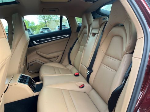 Used 2023 Porsche Panamera 4 Platinum Edition AWD/4WD image 17