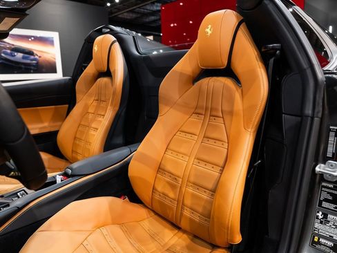 Certified 2022 Ferrari 812 GTS Base image 4