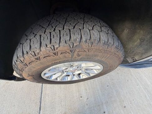 Used 2020 GMC Yukon XL SLT image 32