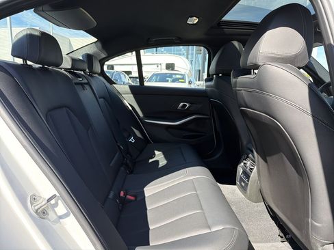 Used 2025 BMW 330i Sedan image 15