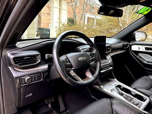 Used 2020 Ford Explorer Platinum w/ Premium Technology Package image 17