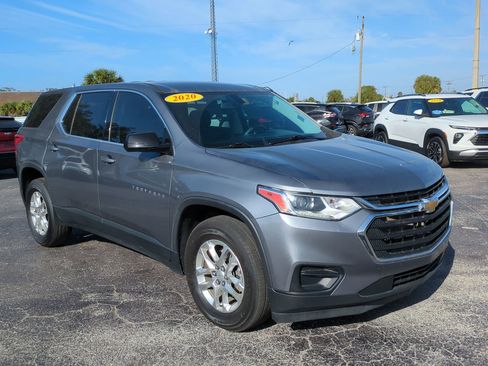 Used 2020 Chevrolet Traverse LS image 2